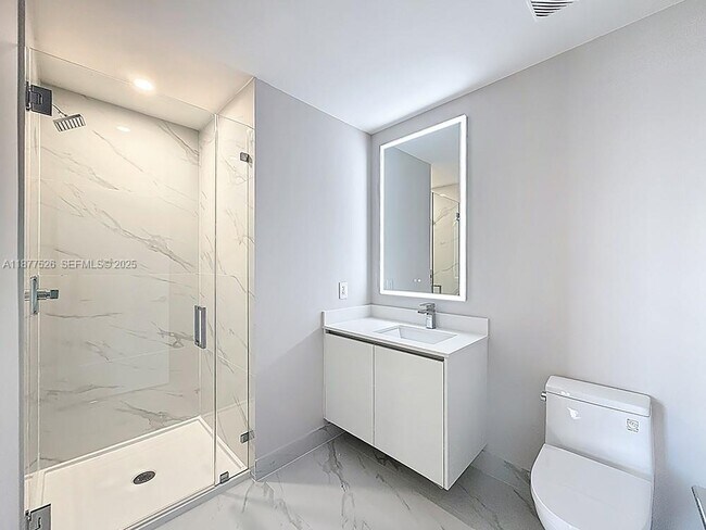 Building Photo - 700 NE 24th St