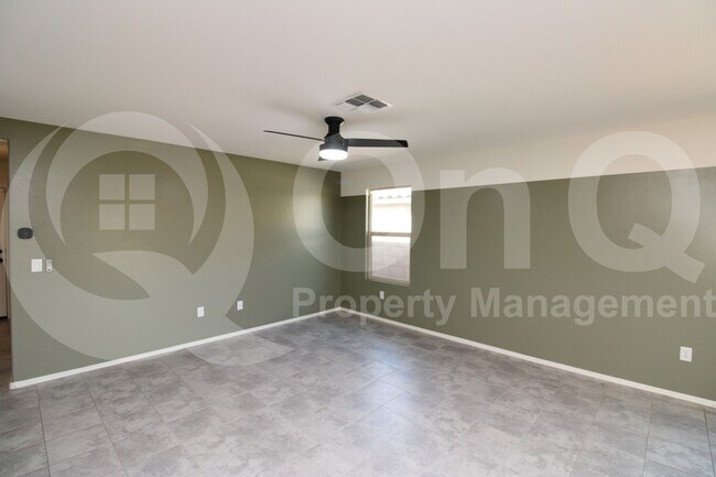 Building Photo - 987 Calle Calca