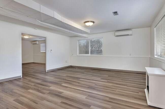 Building Photo - 1 Bed 1 Bath in Prime NW District!