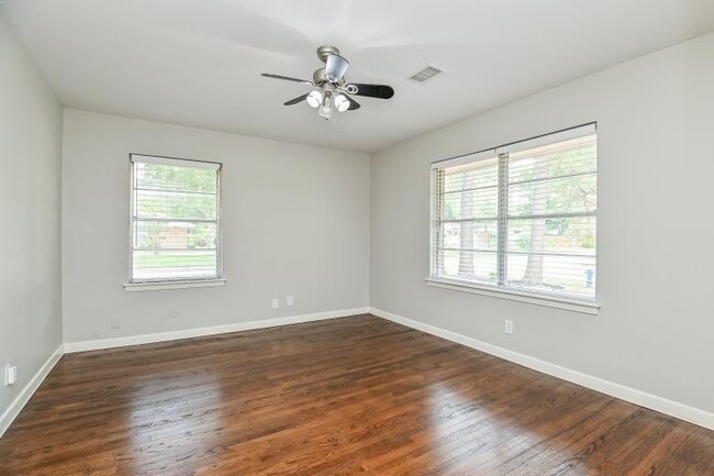 Building Photo - 4502 Sanford Rd