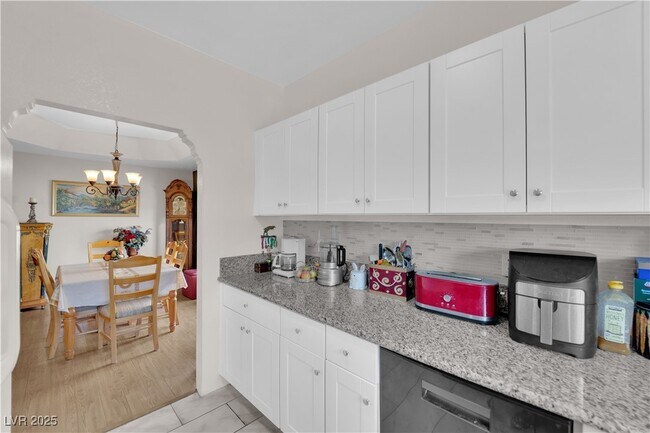 Building Photo - 1419 Santa Margarita St