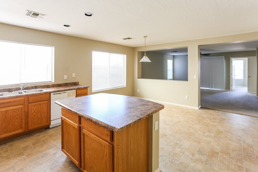 Building Photo - 3140 W Maldonado Rd