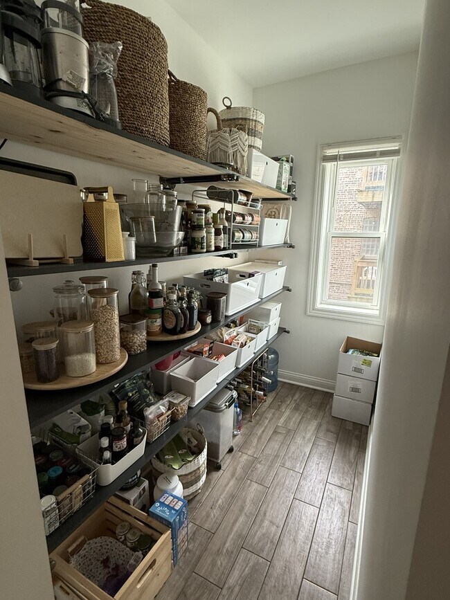 Building Photo - 2906 N Harding Ave