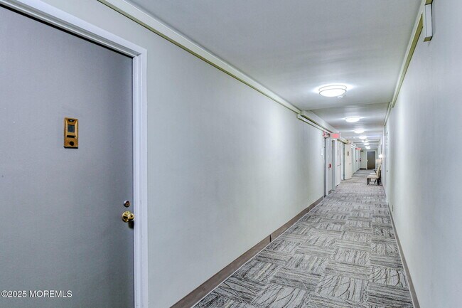 Building Photo - 510 Deal Lake Dr