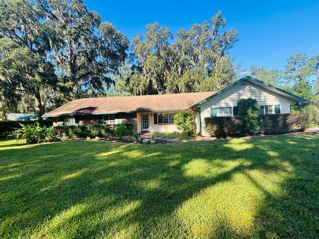 Building Photo - Forest of Golden Hills 3/2/2 ***Hidden Gem***