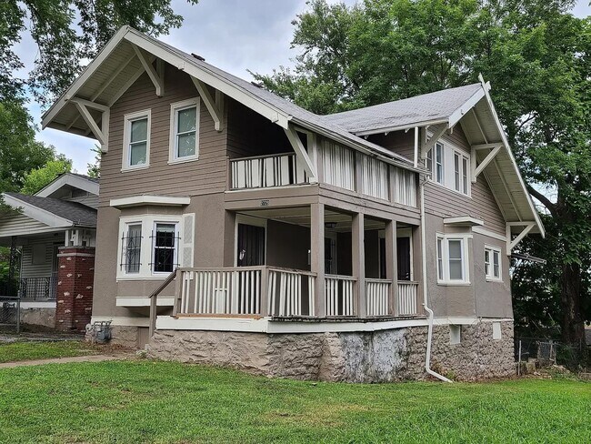 Building Photo - 3-bedroom, 2-bathroom home located in the heart of Kansas City, MO