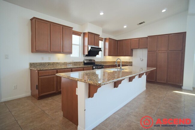 Building Photo - Beautiful 4 Bedroom in Southwest!