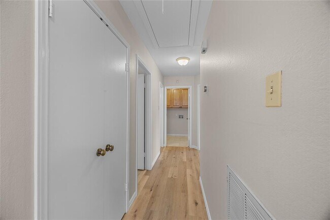 Building Photo - 2608 Water Well Ln