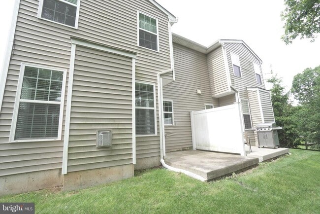 Building Photo - 1003 Chapman Cir