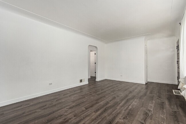 Building Photo - Lovely three bed / one bath home for rent