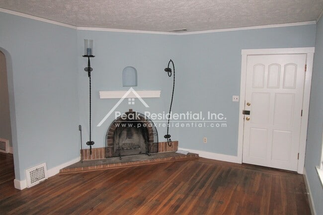 Building Photo - 1156 Santa Barbara St
