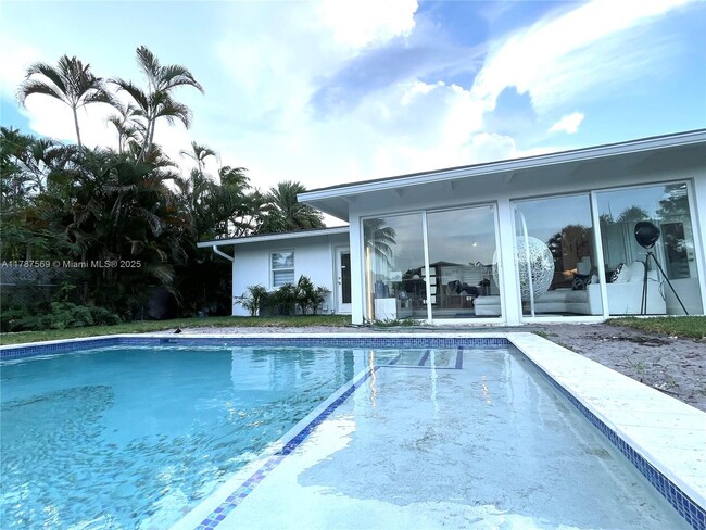 Building Photo - 2424 Tortugas Ln
