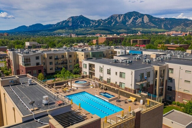 Building Photo - Updated One Bedroom Condo at The Peloton. ...