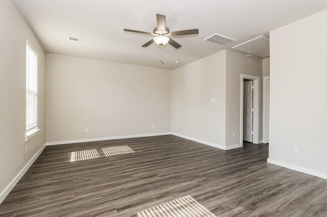 Building Photo - 18326 W Centro Cir
