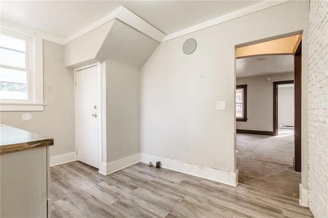 Building Photo - 316 Lake View Park