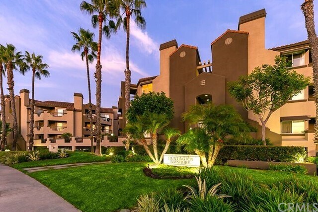 Primary Photo - 420 Lake St