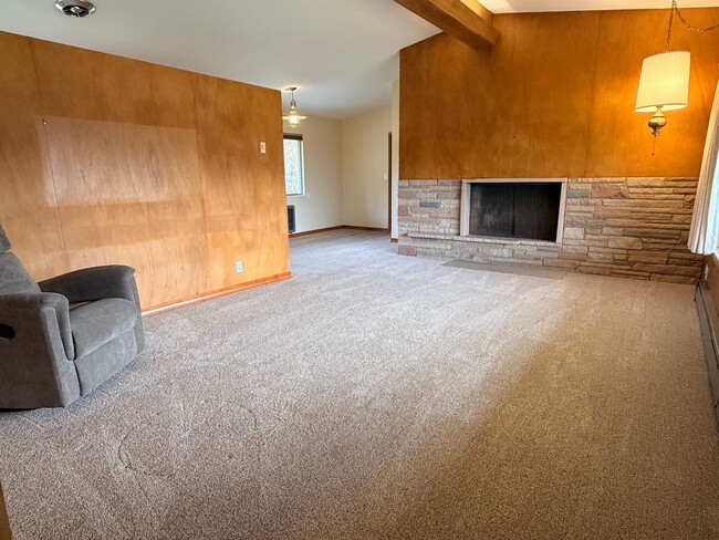 Building Photo - Country like setting! Spacious 3+ bed/ 1.5 bath house with garage, large yard, private deck and a...