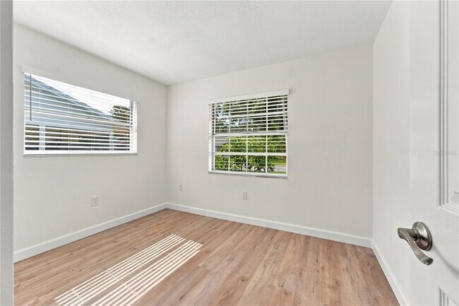 Building Photo - 2855 Dueby St