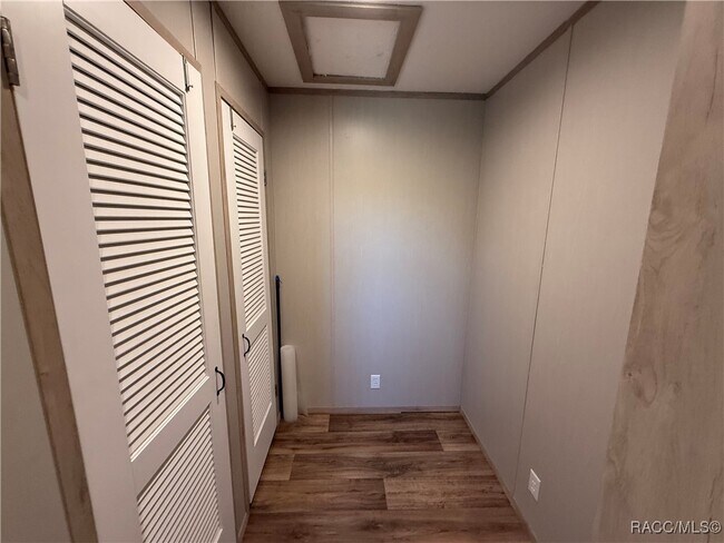 Building Photo - 5469 W Grovepark Rd