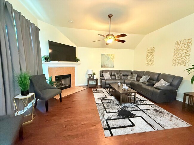 Building Photo - 4010 Highland Vale Ct