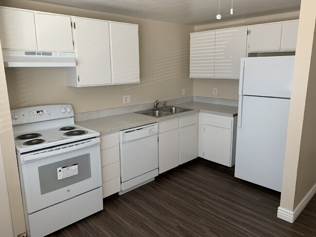 Building Photo - "2-Bed Gem in Denver – Cozy 920 Sq. Ft. One Month Free Rent with Signed 12 month Lease"