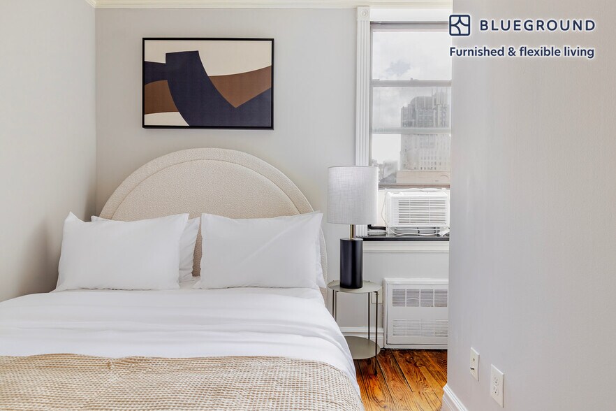 Building Photo - 234 E 14th St