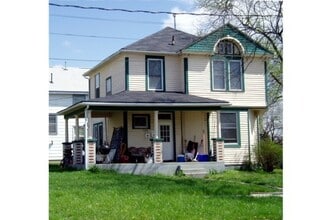 Building Photo - 1008 N Oak St
