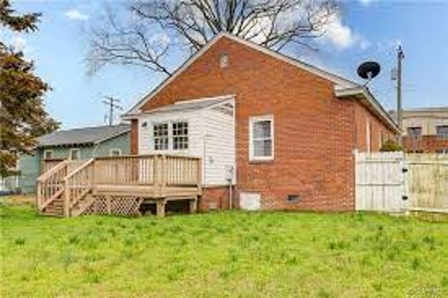 Building Photo - Cozy 2 Bedroom Home, Ready for Move In!!