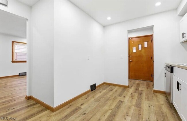 Building Photo - 4422 E 141st St