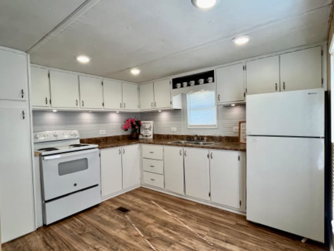 Building Photo - 106 Oleander Dr