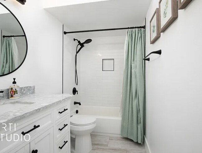 Building Photo - 3 Bedroom/1.5 Bathroom Condo in Provo