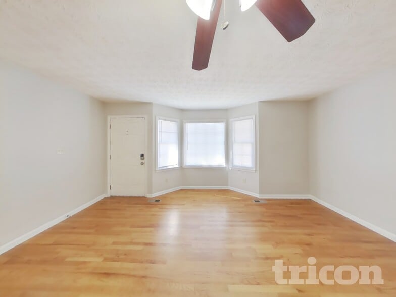 Building Photo - 15 Gregory Ln