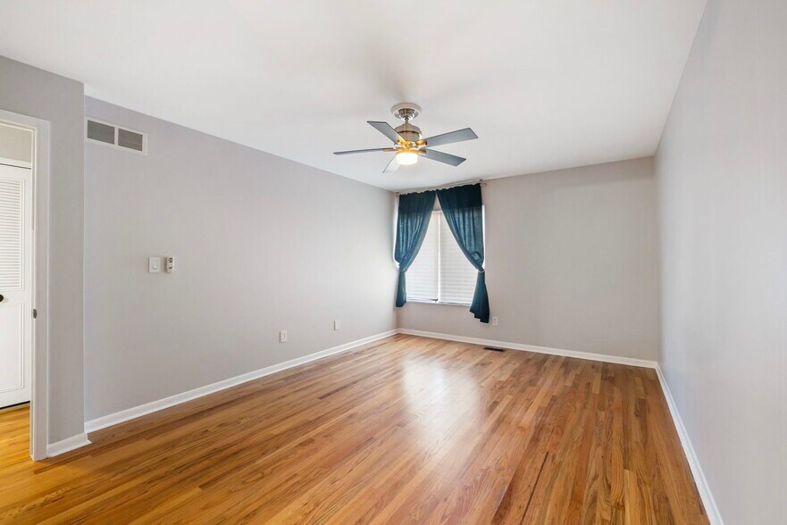 Building Photo - 8353 Kennedy Cir