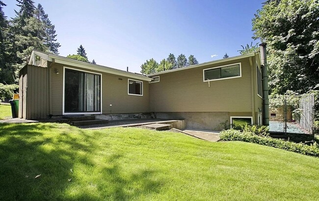 Building Photo - Collins View home- minutes to Lewis and Clark college! Featuring a basketball court, upgrades thr...