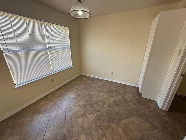 Building Photo - 1815 Diana Ln