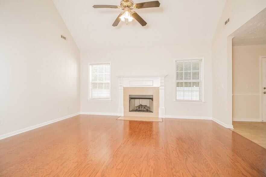 Building Photo - 3155 Hardwood Dr