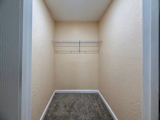 Building Photo - Updated 4 bedroom 2 bath home!