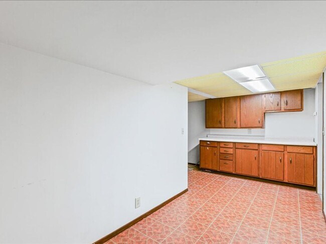 Building Photo - Spacious 3-Bedroom Home with Oversized Garage Space!