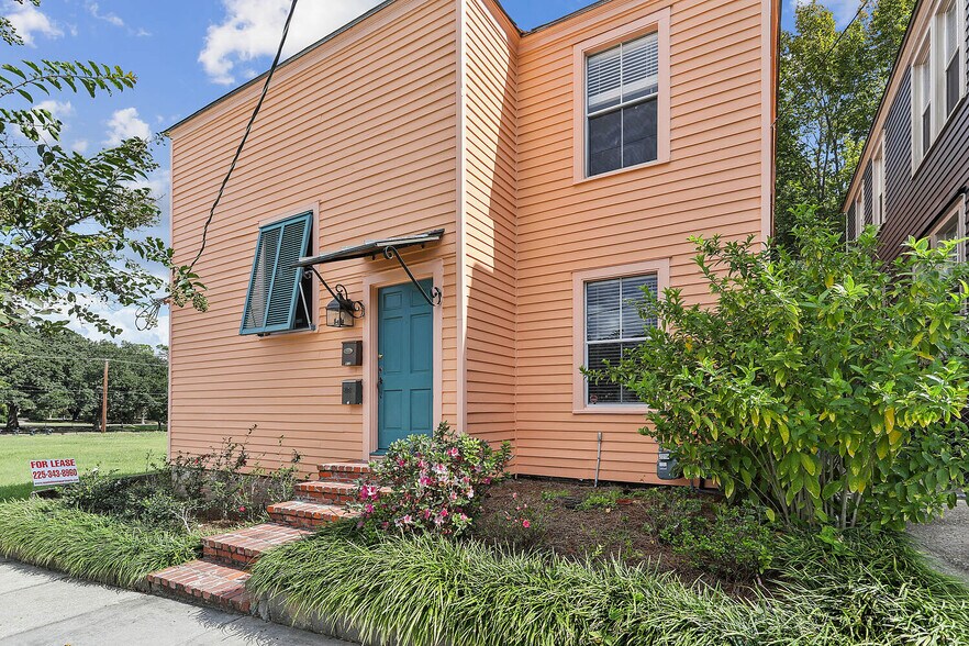 Building Photo - 912 N 6th St