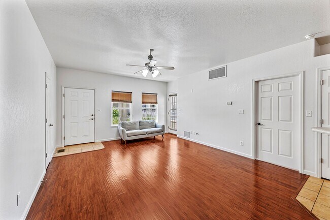 Building Photo - 623 Canyon Vista Way