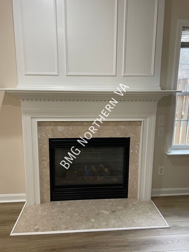 Building Photo - 22525 Maison Carree Square