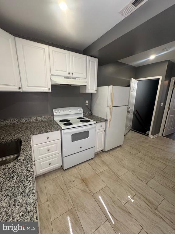 Building Photo - 1108 N Bond St