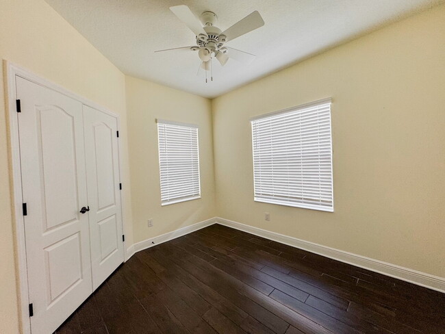 Building Photo - Nearly new 3 bedroom 2 bath home with an a...