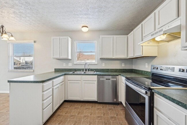 Building Photo - 848 Robmeyer Dr