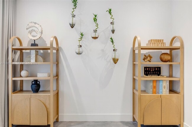 Building Photo - 1000 NW 9th Ct