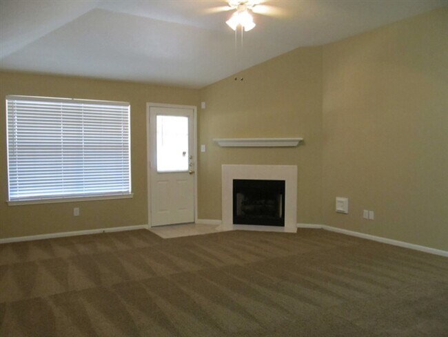 Building Photo - 2750 Hidden Spring Falls Dr