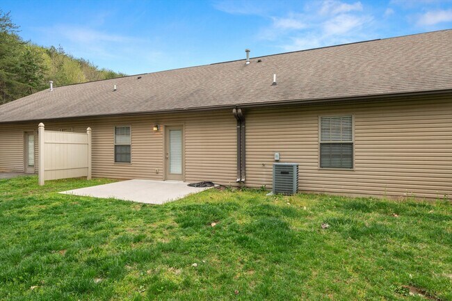 Building Photo - 5034 Cates Bend Way