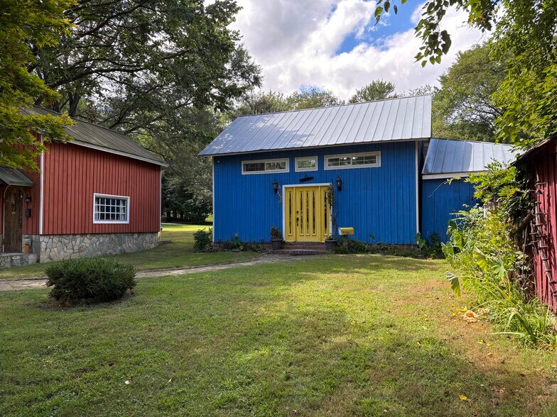 Building Photo - 4045 Caribon St