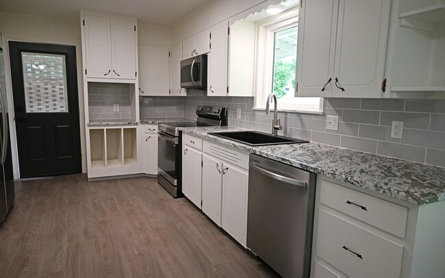 Building Photo - 5204 Bedford St