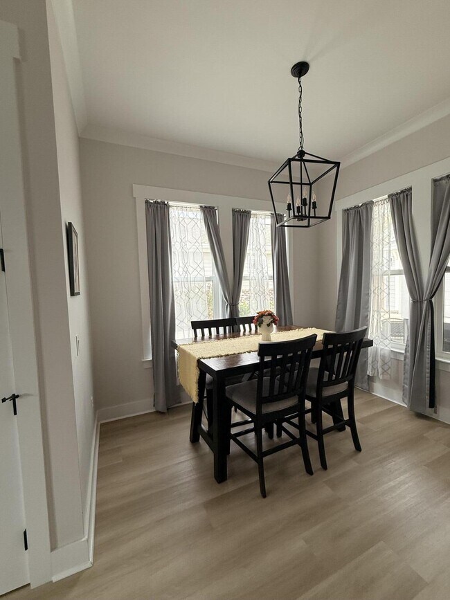 Building Photo - 206 Red Deer Run